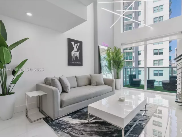 1-bedroom condo for sale in Miami - 41 SE 5th St 1111 - MondialRealty
