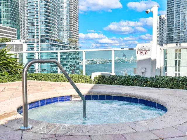 1-bedroom condo for sale in Miami - 41 SE 5th St 1111 - MondialRealty