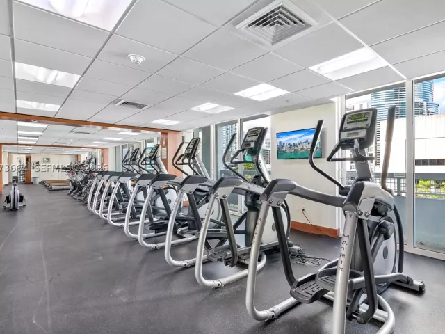 1-bedroom condo for sale in Miami - 41 SE 5th St 1111 - MondialRealty