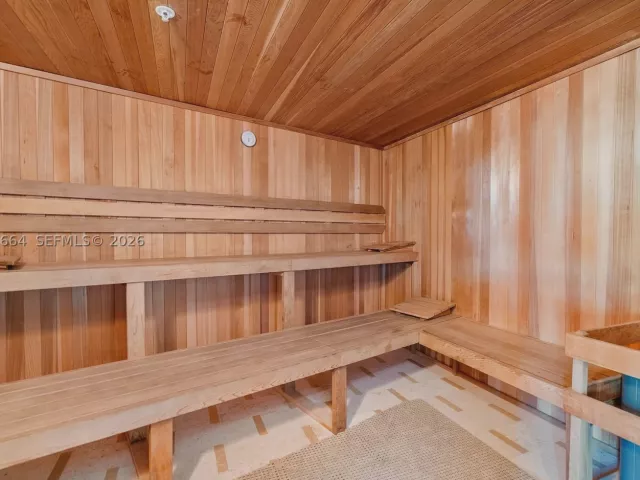 1-bedroom condo for sale in Miami - 41 SE 5th St 1111 - MondialRealty