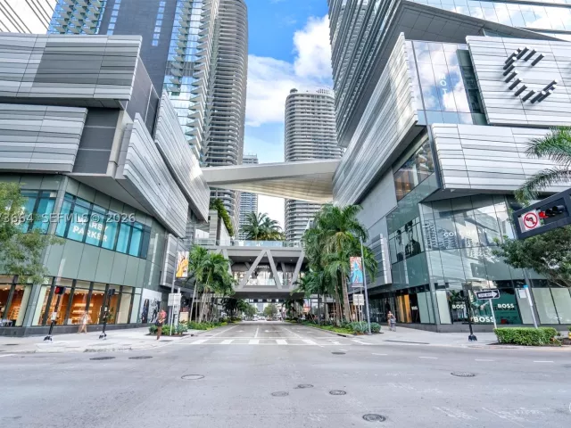 1-bedroom condo for sale in Miami - 41 SE 5th St 1111 - MondialRealty