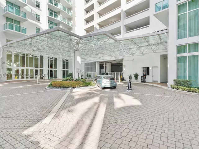1-bedroom condo for sale in Miami - 41 SE 5th St 1111 - MondialRealty