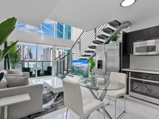 1-bedroom condo for sale in Miami - 41 SE 5th St 1111 - MondialRealty