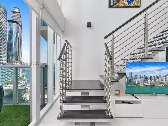 1-bedroom condo for sale in Miami - 41 SE 5th St 1111 - MondialRealty