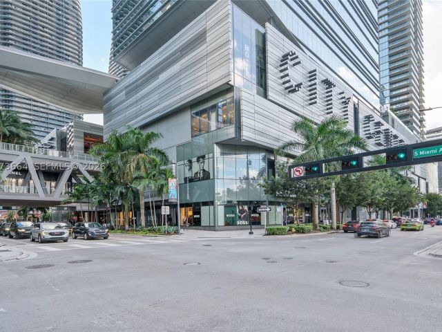 1-bedroom condo for sale in Miami - 41 SE 5th St 1111 - MondialRealty