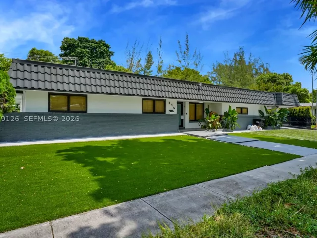 4-bedroom home for rent in North Miami - 315 NE 122nd St 0 - MondialRealty