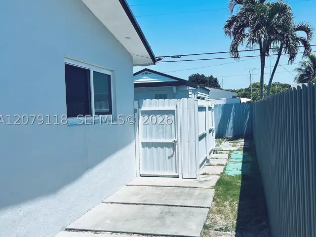 3-bedroom home for sale in Miami - 11925 SW 185th Ter - MondialRealty