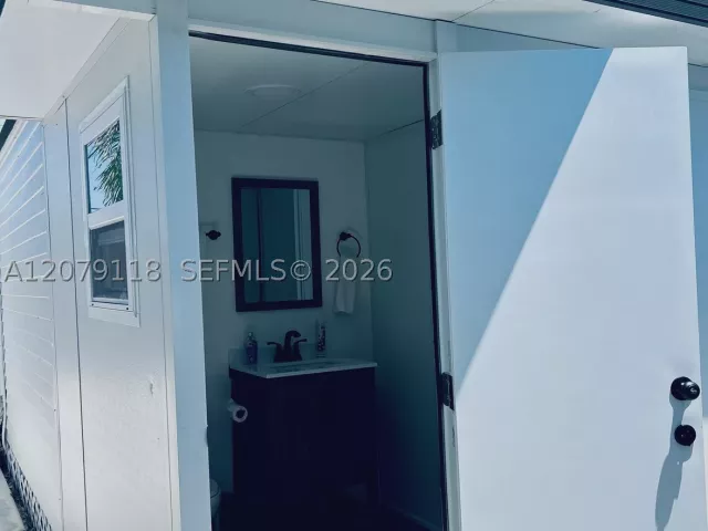 3-bedroom home for sale in Miami - 11925 SW 185th Ter - MondialRealty