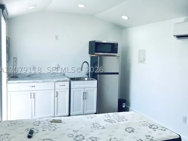 3-bedroom home for sale in Miami - 11925 SW 185th Ter - MondialRealty