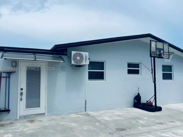 3-bedroom home for sale in Miami - 11925 SW 185th Ter - MondialRealty
