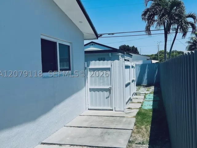3-bedroom home for sale in Miami - 11925 SW 185th Ter - MondialRealty