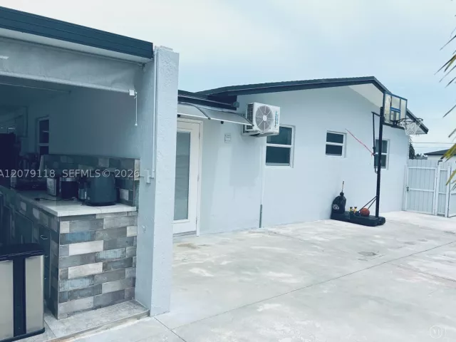 3-bedroom home for sale in Miami - 11925 SW 185th Ter - MondialRealty
