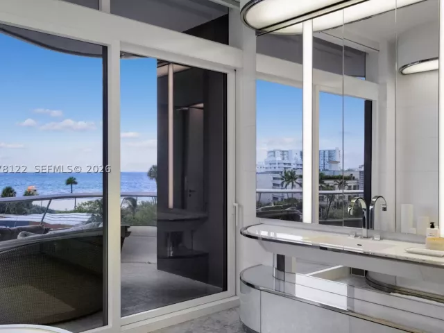 2-bedroom condo for sale in Miami Beach - 3315 Collins Ave 4C - MondialRealty