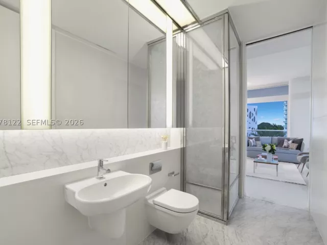 2-bedroom condo for sale in Miami Beach - 3315 Collins Ave 4C - MondialRealty