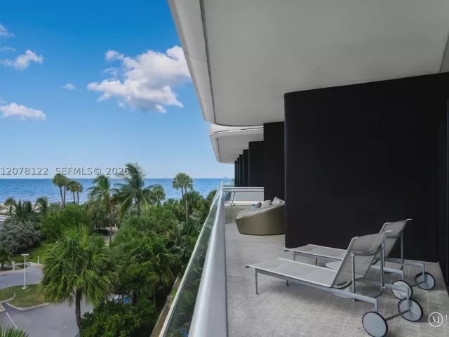2-bedroom condo for sale in Miami Beach - 3315 Collins Ave 4C - MondialRealty