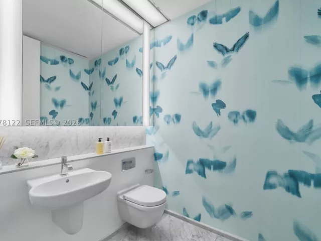 2-bedroom condo for sale in Miami Beach - 3315 Collins Ave 4C - MondialRealty