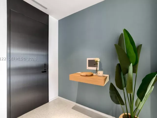 2-bedroom condo for sale in Miami Beach - 3315 Collins Ave 4C - MondialRealty
