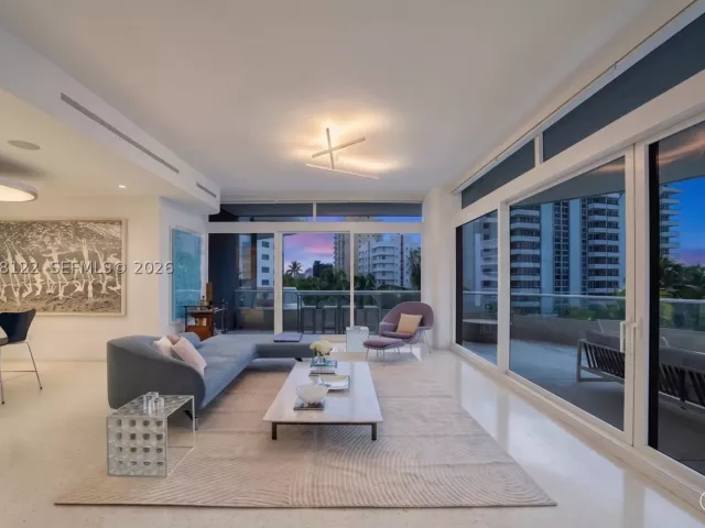2-bedroom condo for sale in Miami Beach - 3315 Collins Ave 4C - MondialRealty