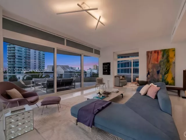 2-bedroom condo for sale in Miami Beach - 3315 Collins Ave 4C - MondialRealty