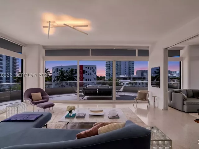 2-bedroom condo for sale in Miami Beach - 3315 Collins Ave 4C - MondialRealty
