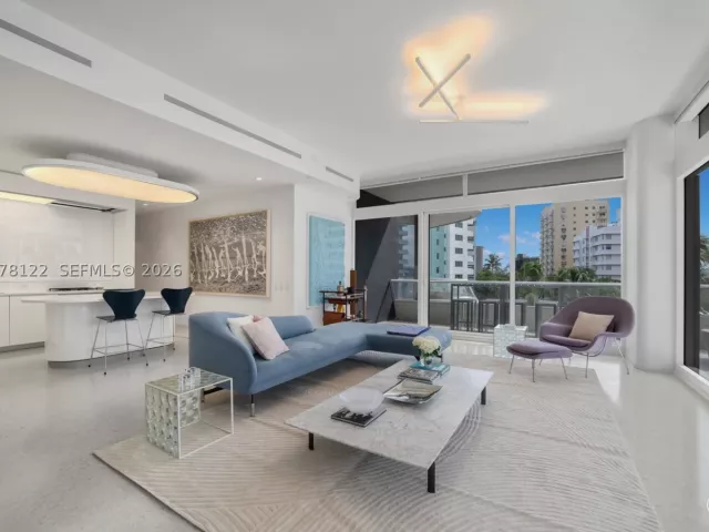 2-bedroom condo for sale in Miami Beach - 3315 Collins Ave 4C - MondialRealty