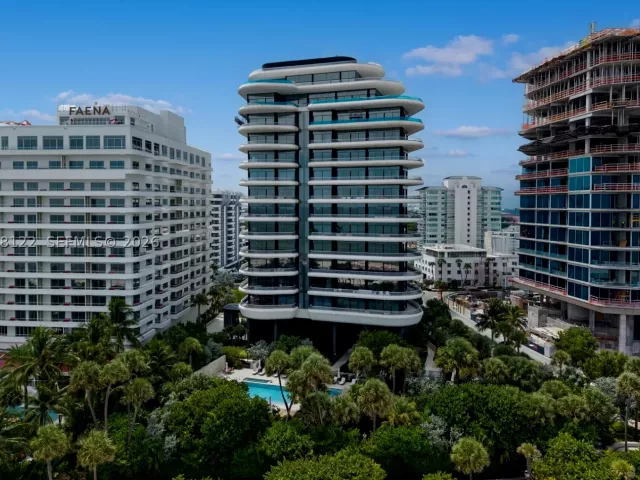 2-bedroom condo for sale in Miami Beach - 3315 Collins Ave 4C - MondialRealty
