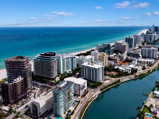 2-bedroom condo for sale in Miami Beach - 3315 Collins Ave 4C - MondialRealty