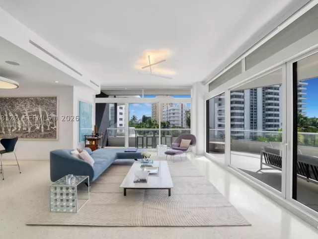 2-bedroom condo for sale in Miami Beach - 3315 Collins Ave 4C - MondialRealty