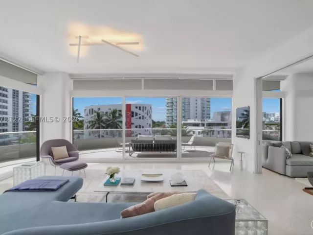 2-bedroom condo for sale in Miami Beach - 3315 Collins Ave 4C - MondialRealty