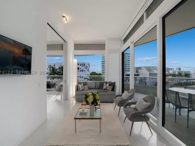 2-bedroom condo for sale in Miami Beach - 3315 Collins Ave 4C - MondialRealty