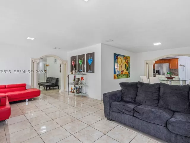 5-bedroom home for sale in Miami - 3530 SW 122nd Ave - MondialRealty