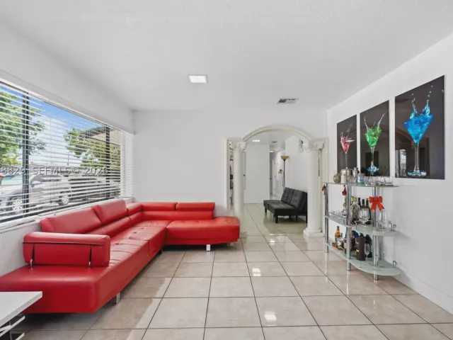 5-bedroom home for sale in Miami - 3530 SW 122nd Ave - MondialRealty