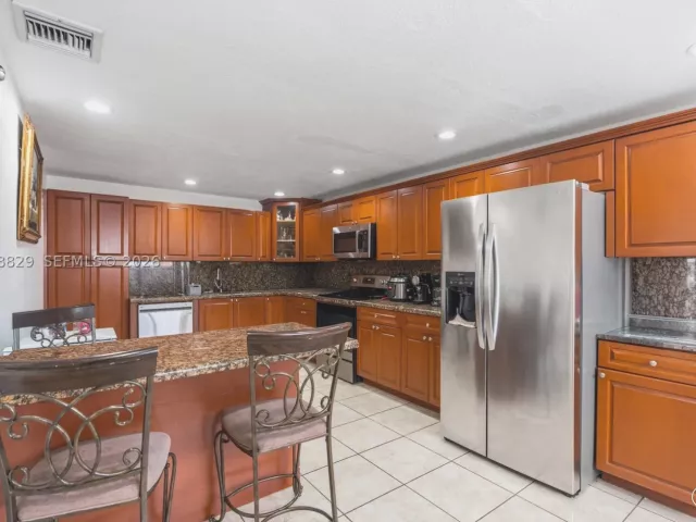 5-bedroom home for sale in Miami - 3530 SW 122nd Ave - MondialRealty