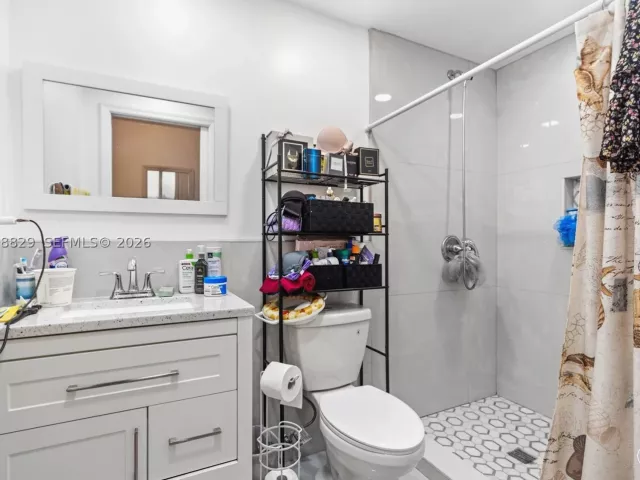 5-bedroom home for sale in Miami - 3530 SW 122nd Ave - MondialRealty