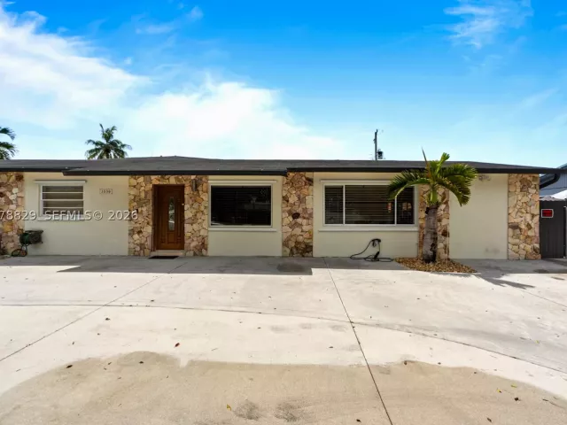 5-bedroom home for sale in Miami - 3530 SW 122nd Ave - MondialRealty
