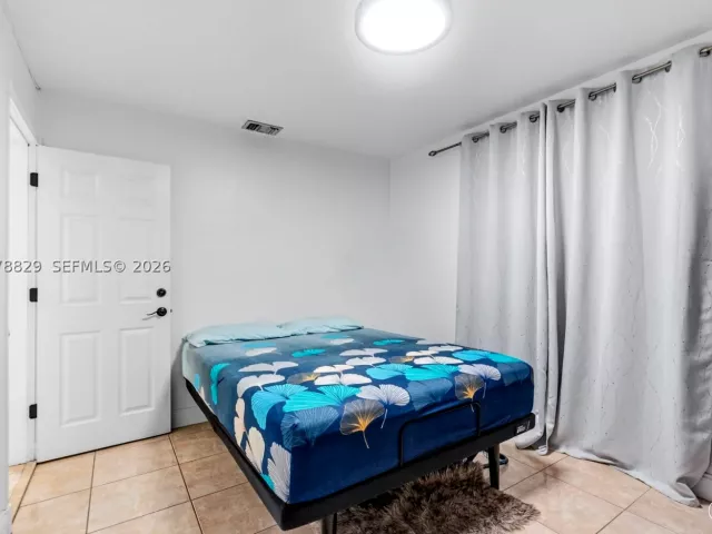 5-bedroom home for sale in Miami - 3530 SW 122nd Ave - MondialRealty