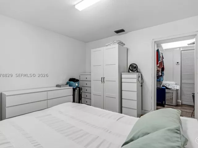 5-bedroom home for sale in Miami - 3530 SW 122nd Ave - MondialRealty
