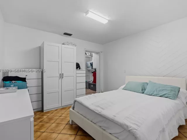 5-bedroom home for sale in Miami - 3530 SW 122nd Ave - MondialRealty