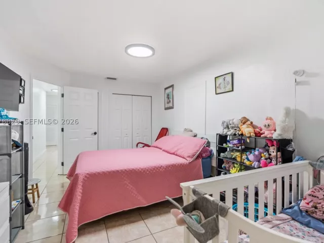 5-bedroom home for sale in Miami - 3530 SW 122nd Ave - MondialRealty