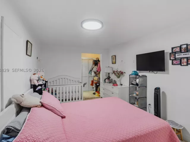 5-bedroom home for sale in Miami - 3530 SW 122nd Ave - MondialRealty