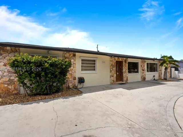 5-bedroom home for sale in Miami - 3530 SW 122nd Ave - MondialRealty