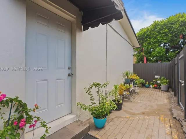 5-bedroom home for sale in Miami - 3530 SW 122nd Ave - MondialRealty