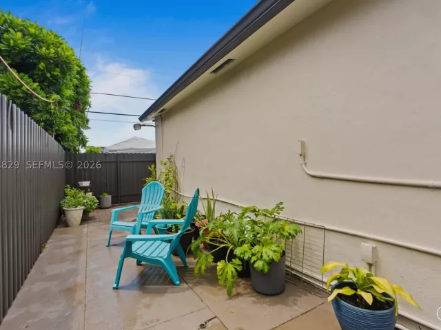 5-bedroom home for sale in Miami - 3530 SW 122nd Ave - MondialRealty