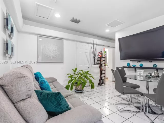 5-bedroom home for sale in Miami - 3530 SW 122nd Ave - MondialRealty
