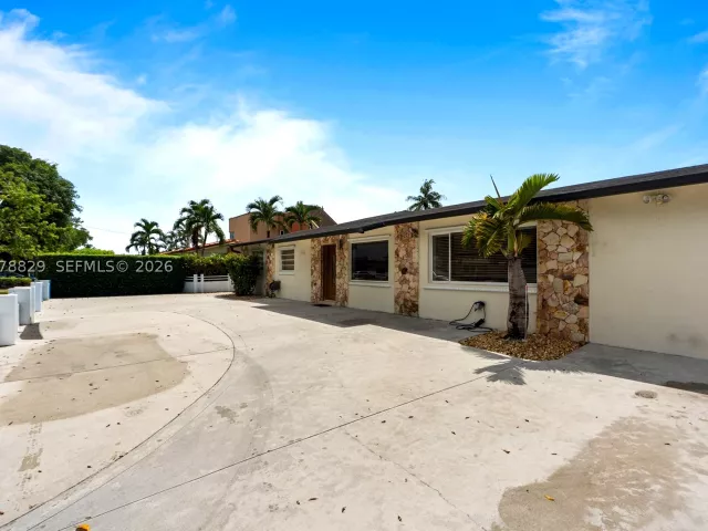 5-bedroom home for sale in Miami - 3530 SW 122nd Ave - MondialRealty