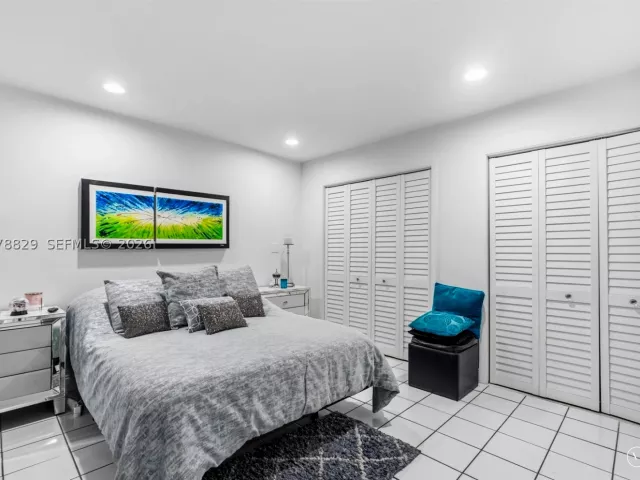 5-bedroom home for sale in Miami - 3530 SW 122nd Ave - MondialRealty