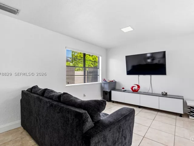 5-bedroom home for sale in Miami - 3530 SW 122nd Ave - MondialRealty