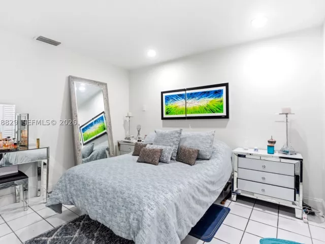 5-bedroom home for sale in Miami - 3530 SW 122nd Ave - MondialRealty