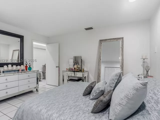 5-bedroom home for sale in Miami - 3530 SW 122nd Ave - MondialRealty