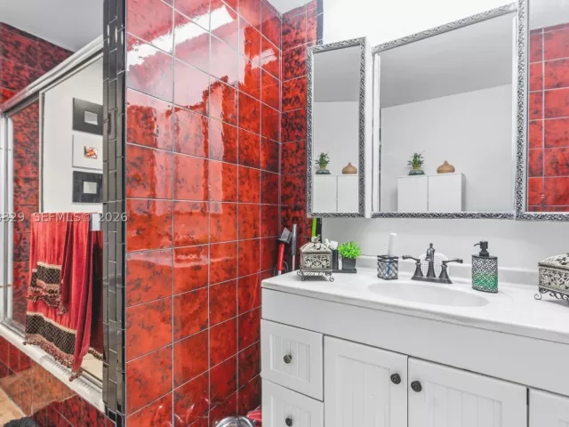 5-bedroom home for sale in Miami - 3530 SW 122nd Ave - MondialRealty